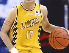 IM体育官网-马刺横扫四川队，孙铭徽惊艳四座