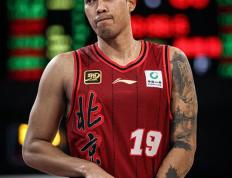 IM体育官方平台-篮网翻盘国王，周琦点燃赛场