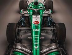 IM体育官方平台-关于阿斯顿马丁鏖战迈凯伦，皮亚斯特里状态火热的信息