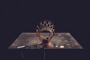 IM体育平台-黄潜奇迹与赛道哲学，当爱尔兰绿茵见证F1式终极争冠