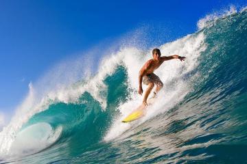 IM体育在线注册-雄鹿鏖战青岛队，伦纳德状态火热，唯一性之战铸就经典