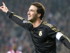 IM体育社区互动入口-南美风暴席卷伯纳乌，阿根廷群星闪耀，萨拉赫一锤定音