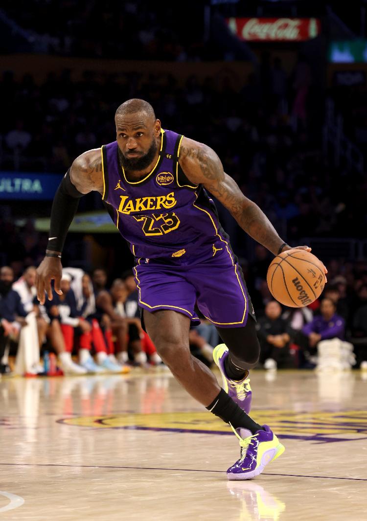 IM体育动画直播通道-掘金鏖战鹈鹕，詹姆斯爆发神勇