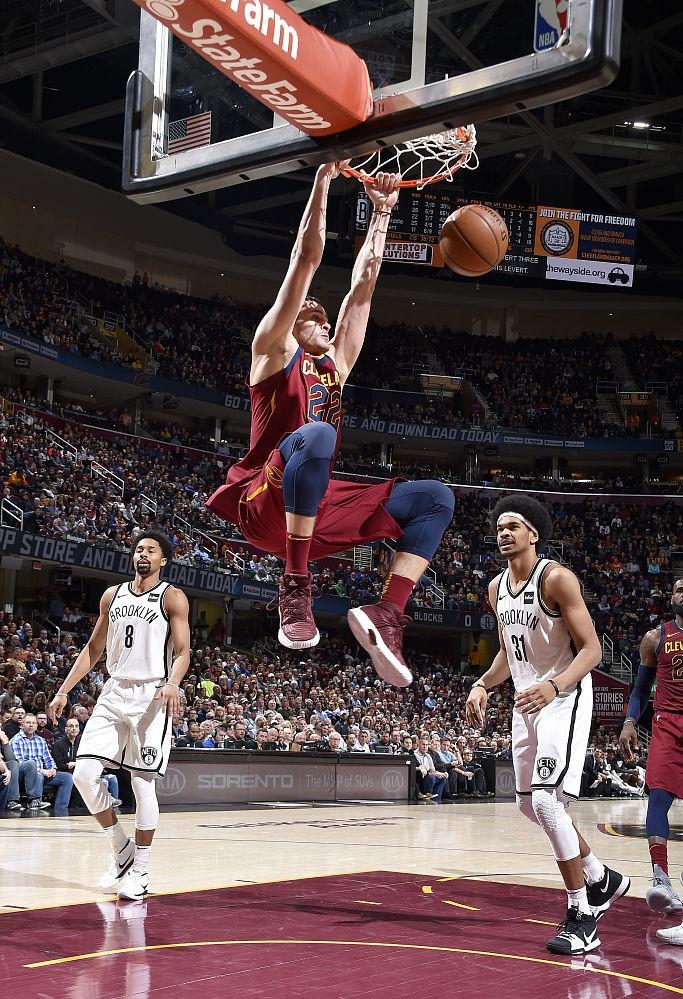 IM体育-关于雄鹿击败篮网，希尔顿-阿姆斯特朗迎来高光时刻的信息