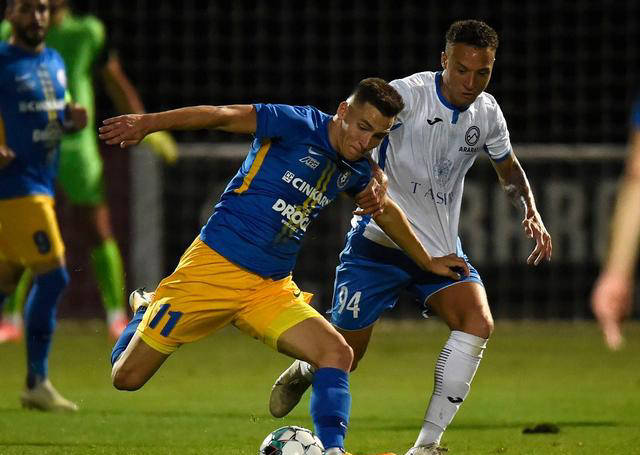 IM体育注册链接-希腊险胜斯洛伐克，备战欧洲足球大赛