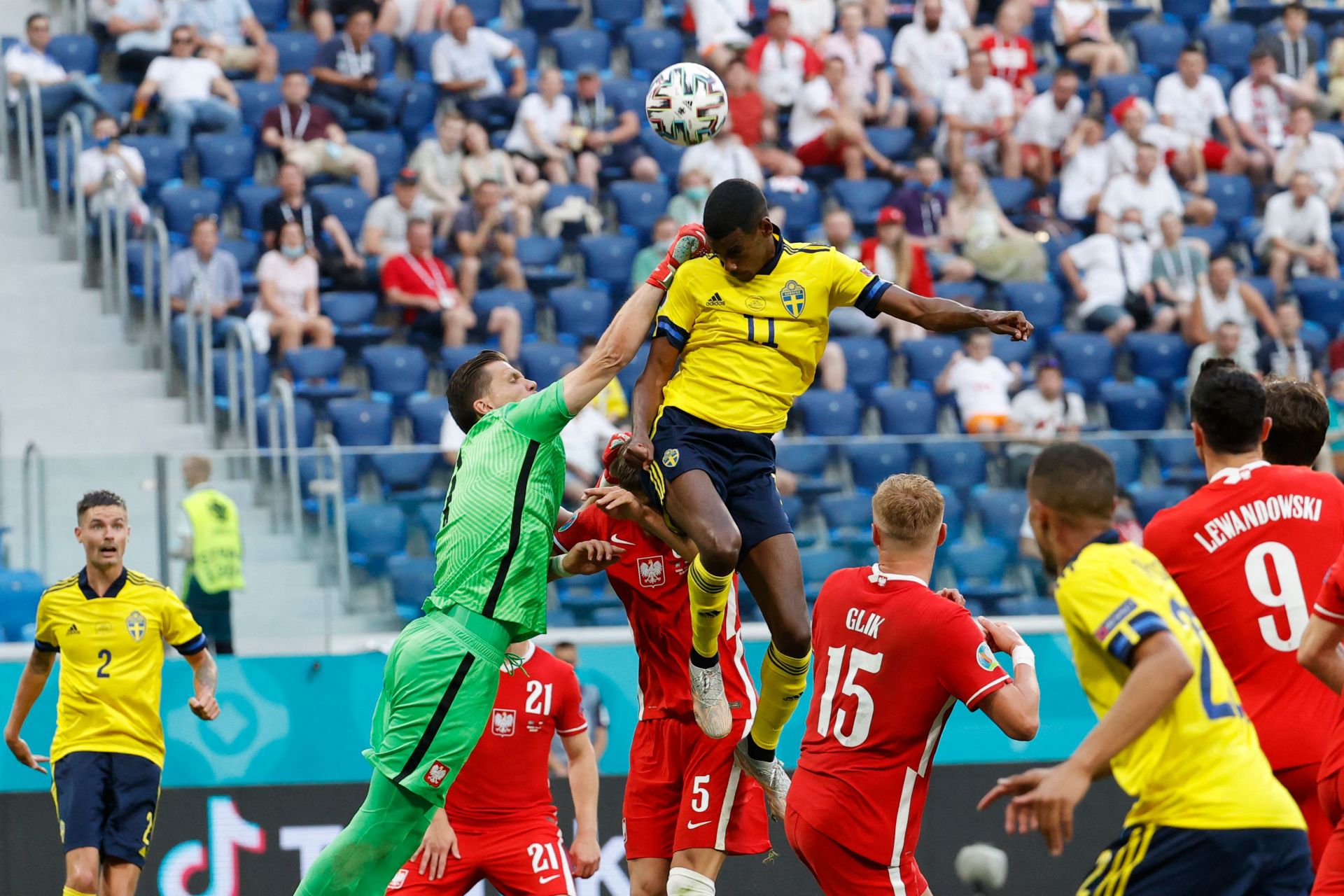 IM体育下载-波兰战胜瑞典，小组赛中的胜利之路