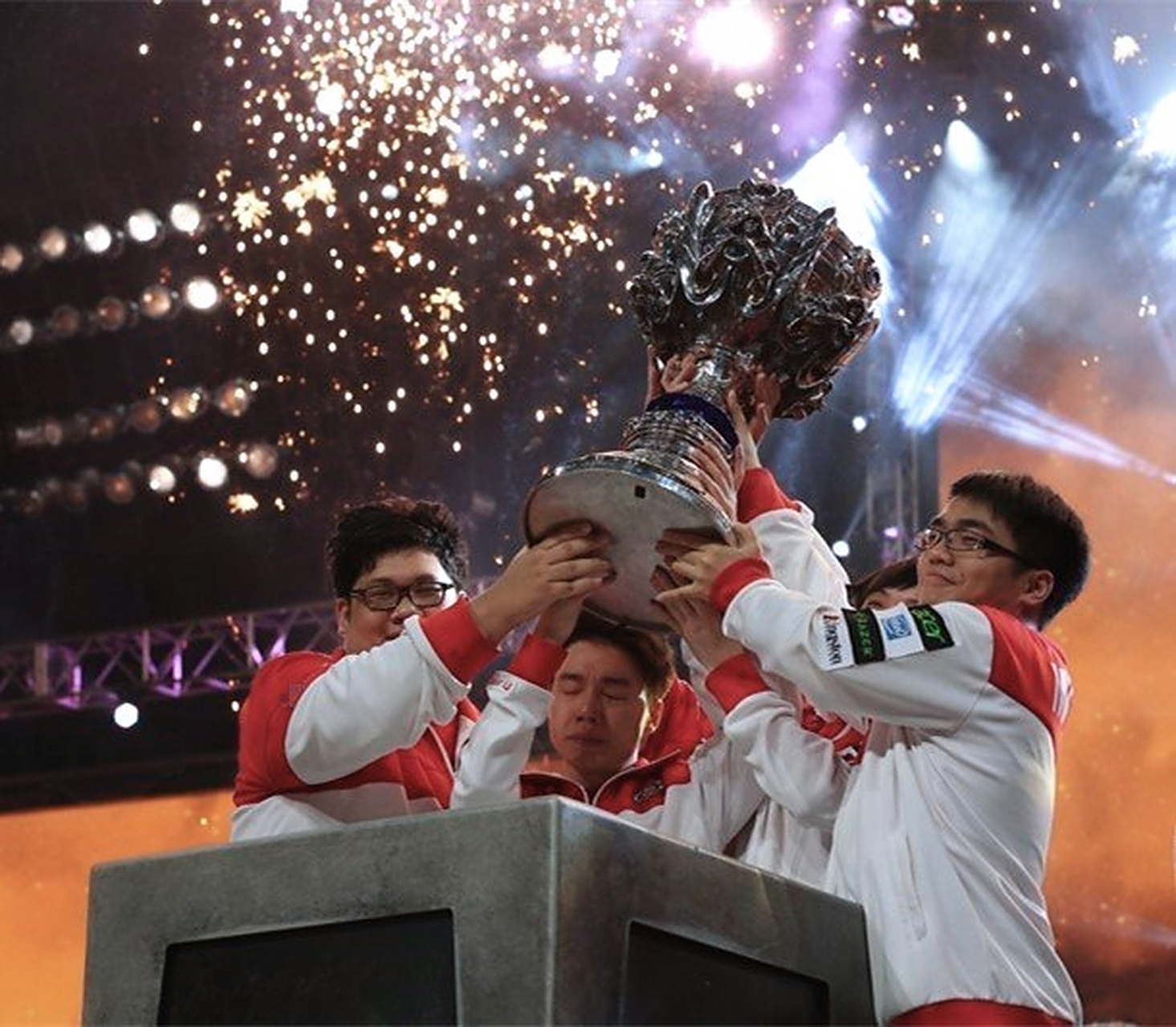 IM体育在线注册-关于精彩角逐抢夺冠军，场面火爆的信息