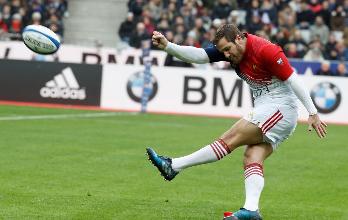 IM体育官网-包含比利时主场艰难取胜,赢得关键三分的词条