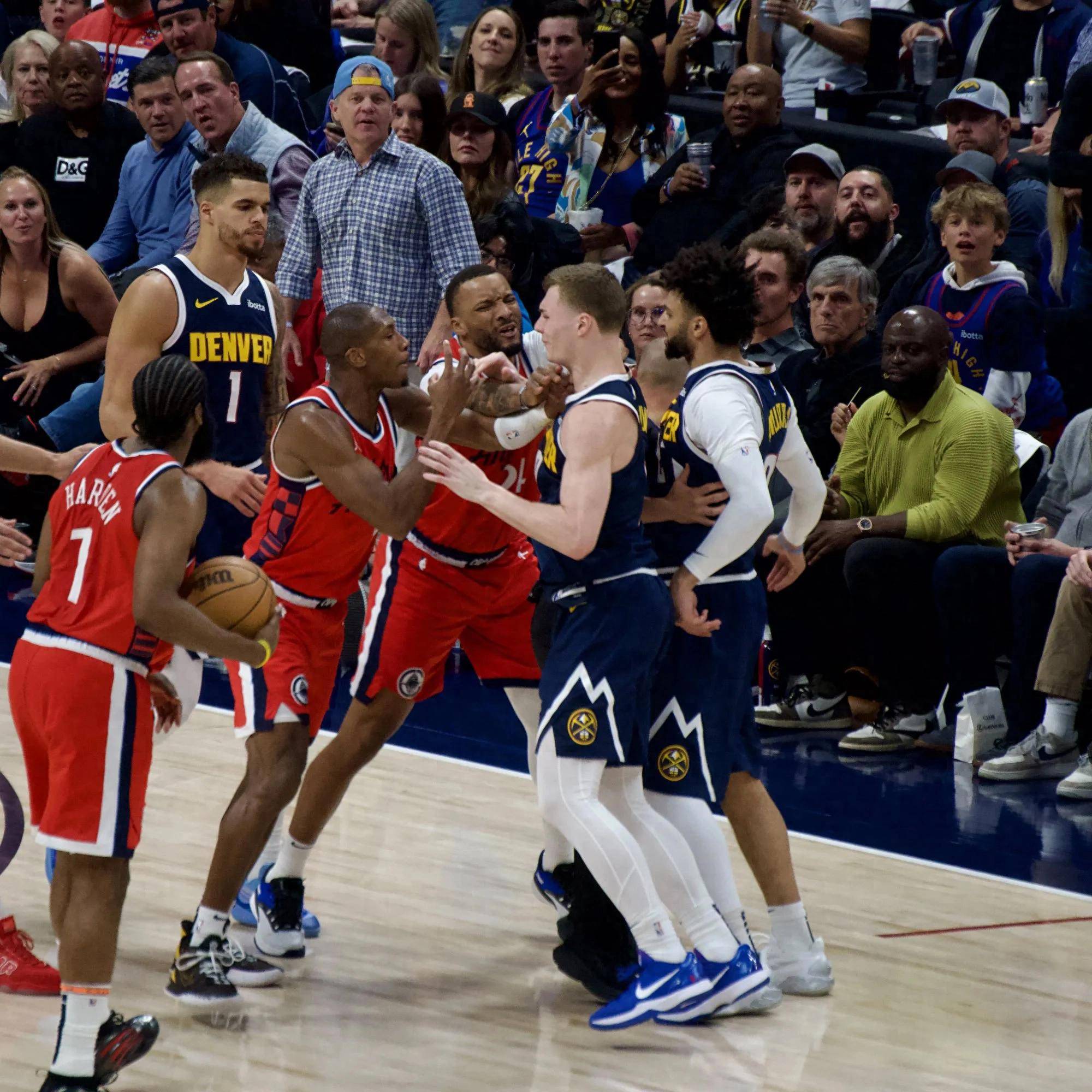 IM体育官方平台-包含快船队战术调整，力图扳回败局追赶对手的词条