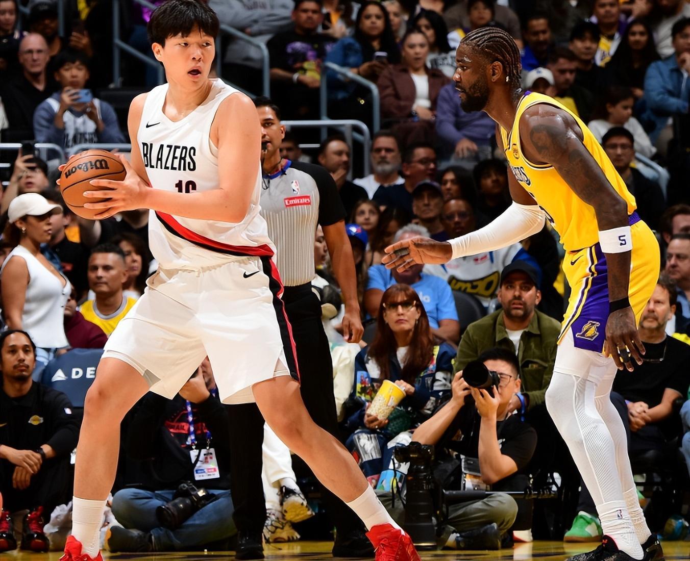 IM体育官方平台-湖人球员接受采访,谈到比赛前的备战心态