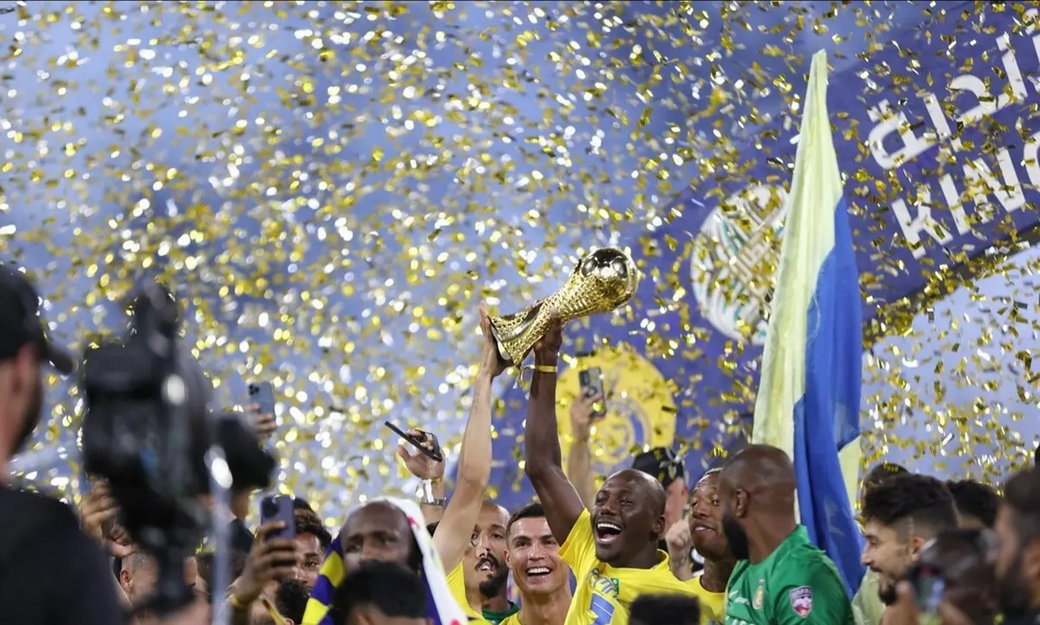 IM体育网页版登录入口-关于阿根廷篮球锦标赛：胜利者笑纳奖杯的信息