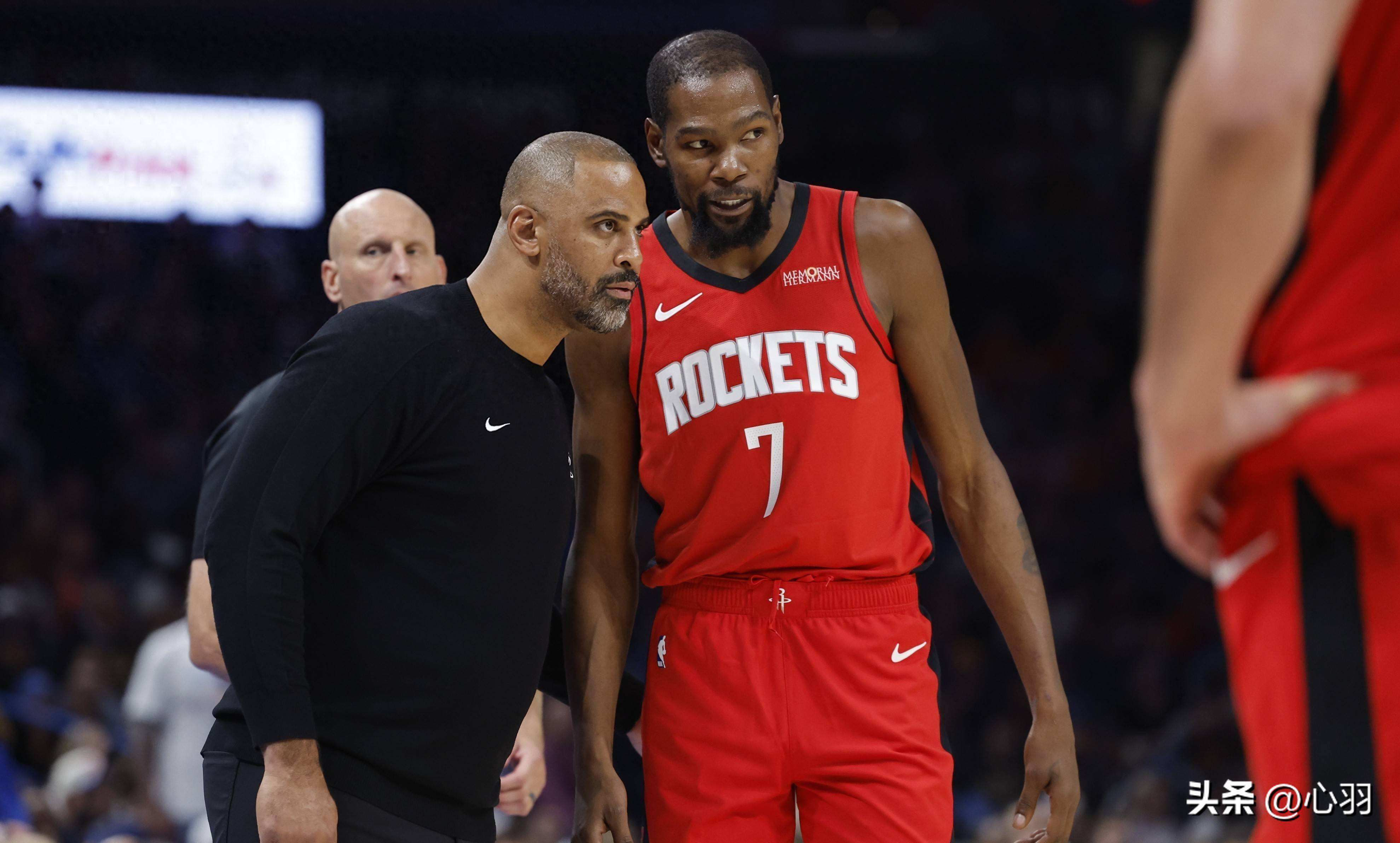 IM体育官方平台-包含猛龙爆冷雄鹿，杜兰特三分雨点燃全场的词条