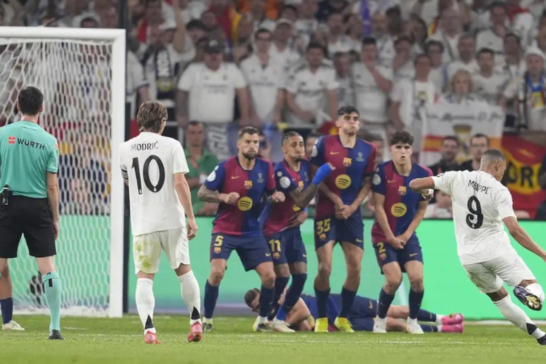 IM体育平台-包含皇马翻盘拜仁，佩德里高光表现的词条