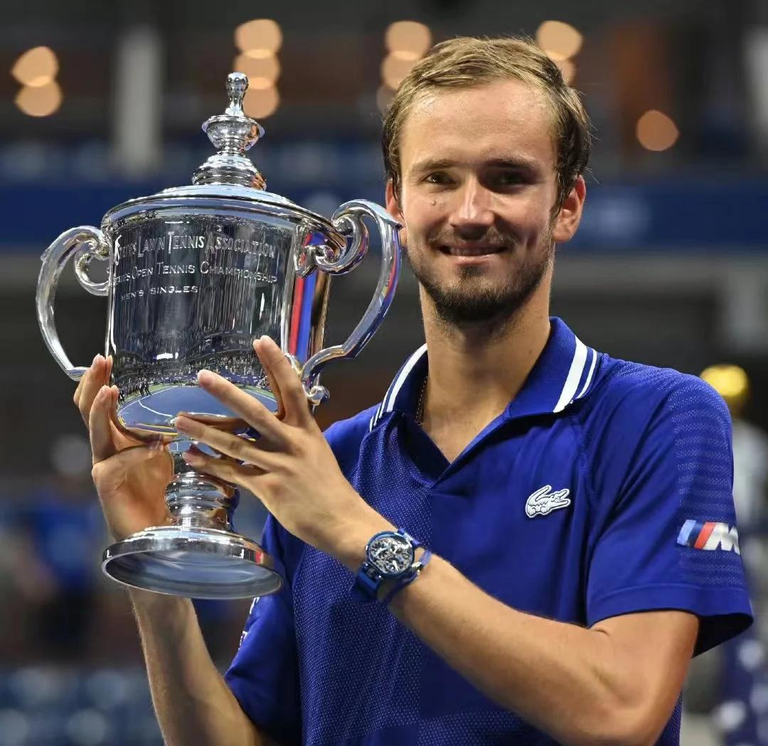 IM体育官网入口-ATP总决赛横扫年终总决赛，梅德韦杰夫关键制胜的简单介绍