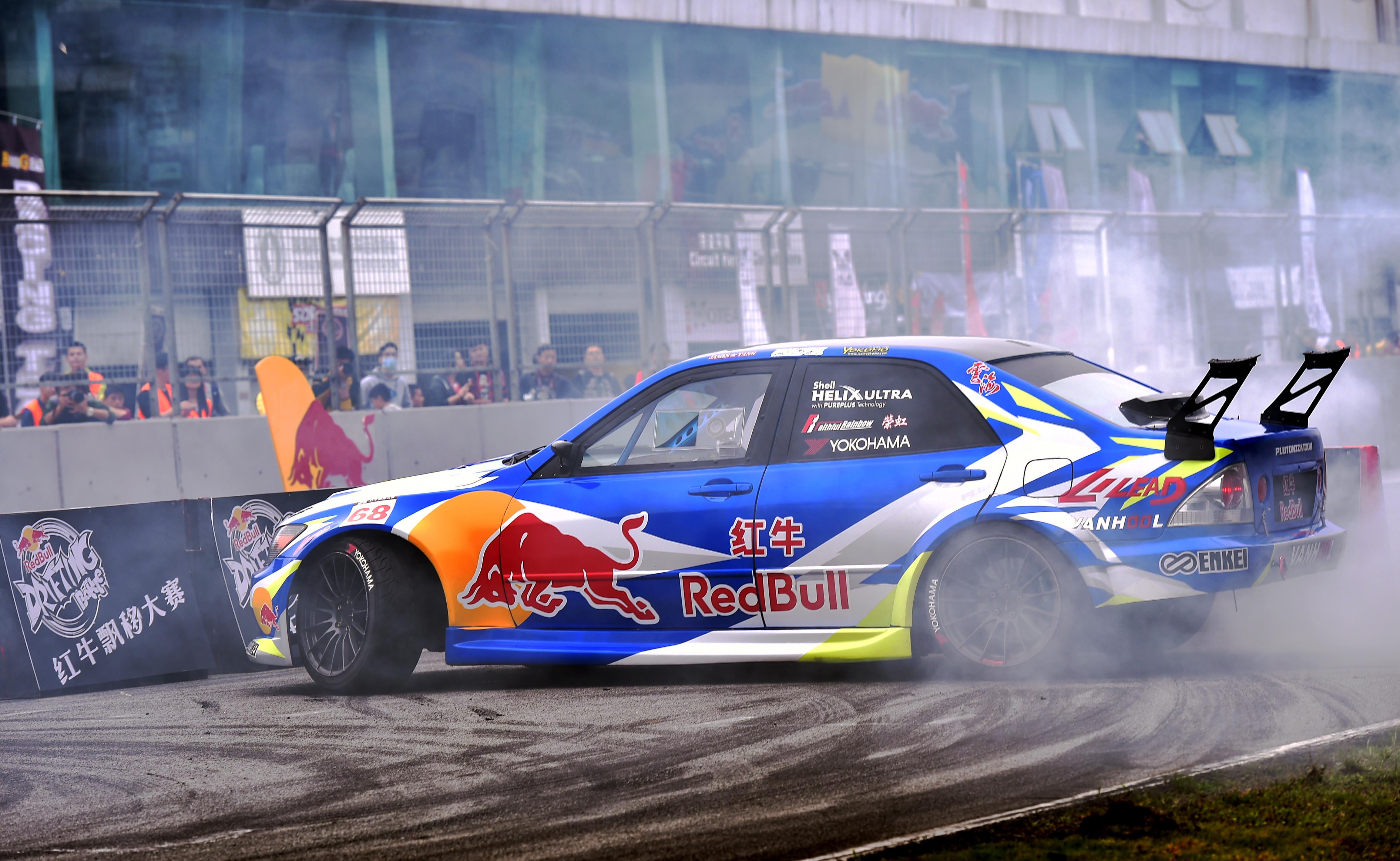 IM体育官方平台-红牛车队横扫雷诺车队,拉塞尔点燃赛场