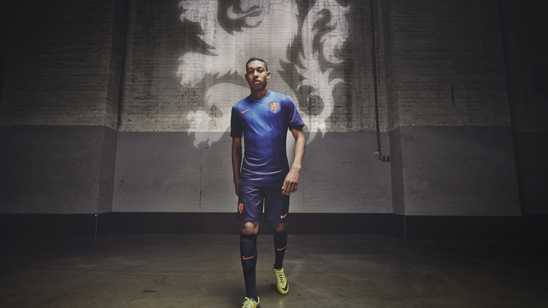 IM体育平台-从草地的优雅到硬地的嘶吼，蒂姆如何用一场美网式险胜重新定义温网记忆